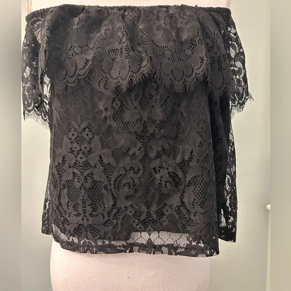 🎉HP🎉 Hollister Black Lace Off-The-Shoulder Top NWT - Picture 3 of 9